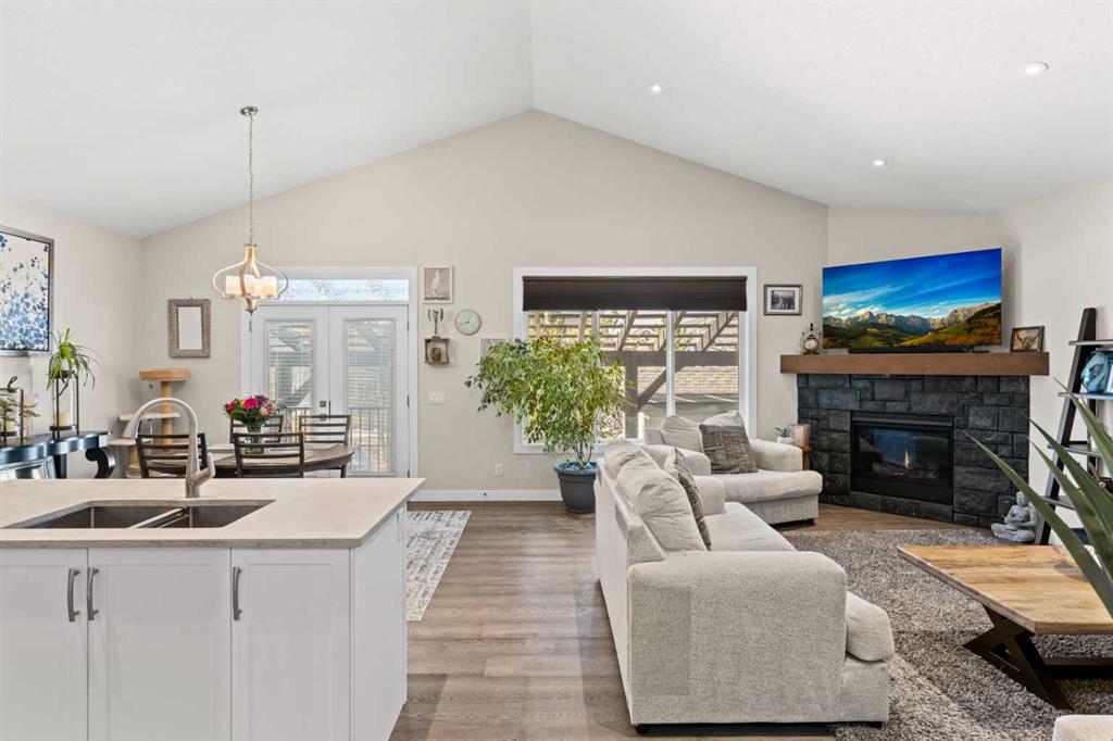 Picture for 18 Drake Landing Street 