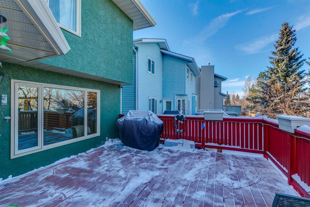 Picture for 20 MacEwan Ridge View NW