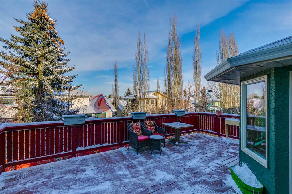 Picture for 20 MacEwan Ridge View NW