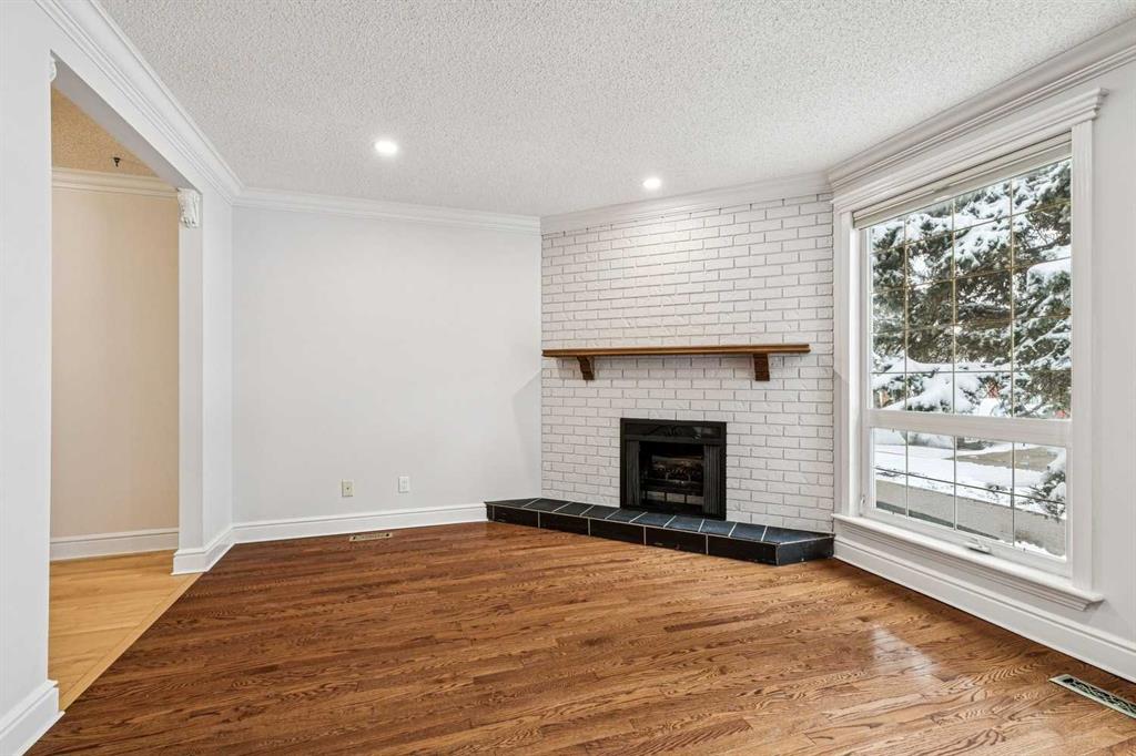 Picture for 131 Woodglen Way SW