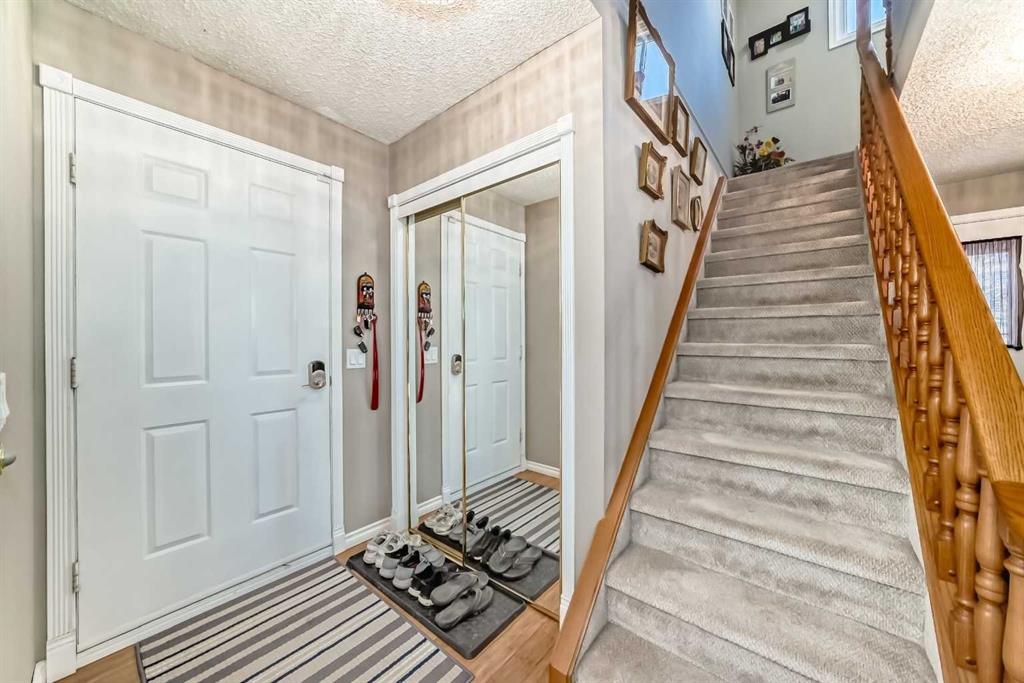 Picture for 8 Meadow Place SE