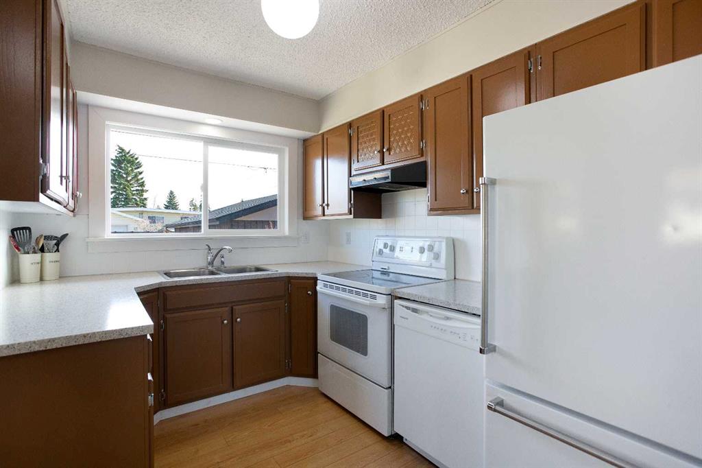 Picture for 23 Queen Isabella Close SE