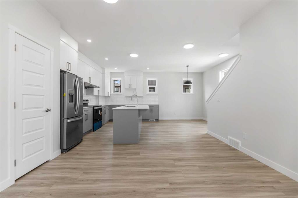 Picture for 803, 90 Corner Meadows Manor NE