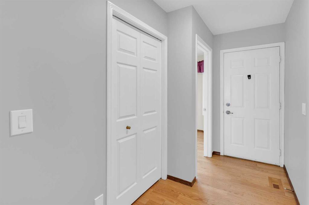 Picture for 4, 604 Griffin Road W