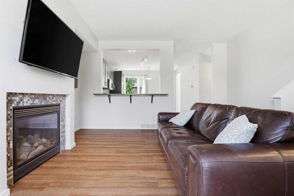 Picture for 184 Chapalina Square SE