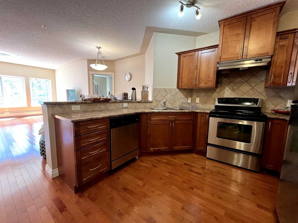 Picture for 305, 30 Discovery Ridge Close SW