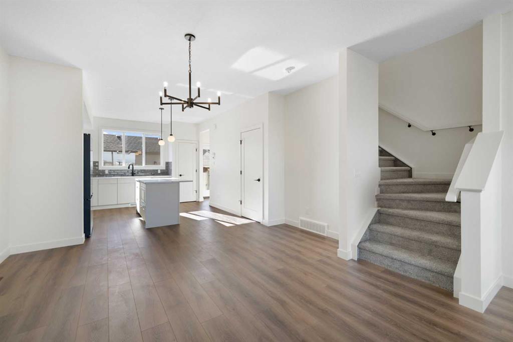 Picture for 215 Belvedere Avenue SE https://www.cirrealty.ca/reb/creb/05/A2265805_10.jpg