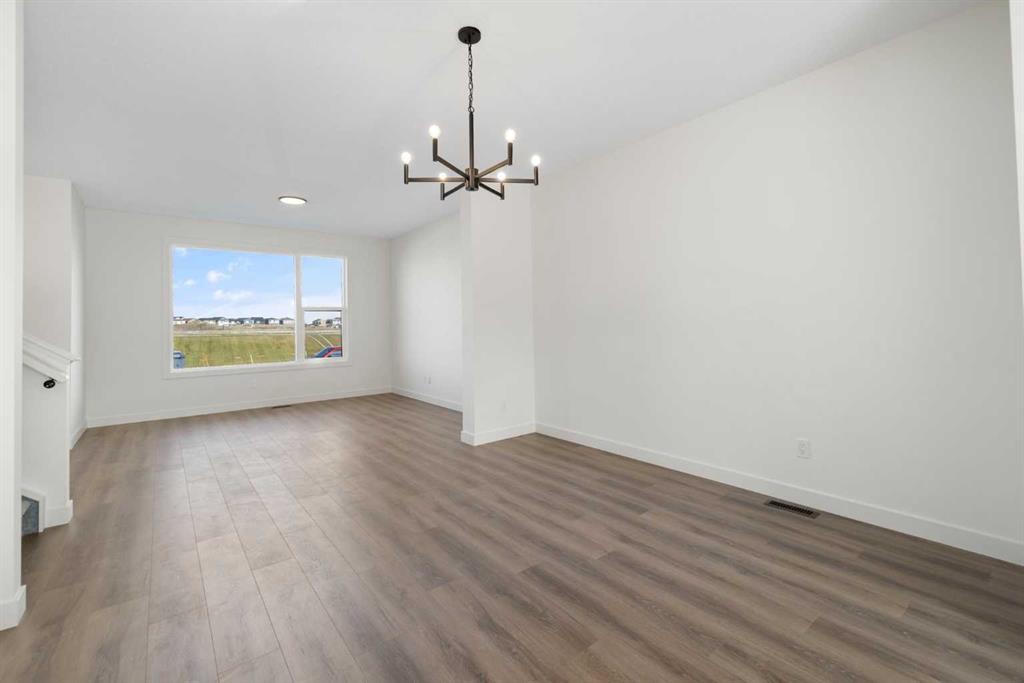 Picture for 215 Belvedere Avenue SE https://www.cirrealty.ca/reb/creb/05/A2265805_11.jpg