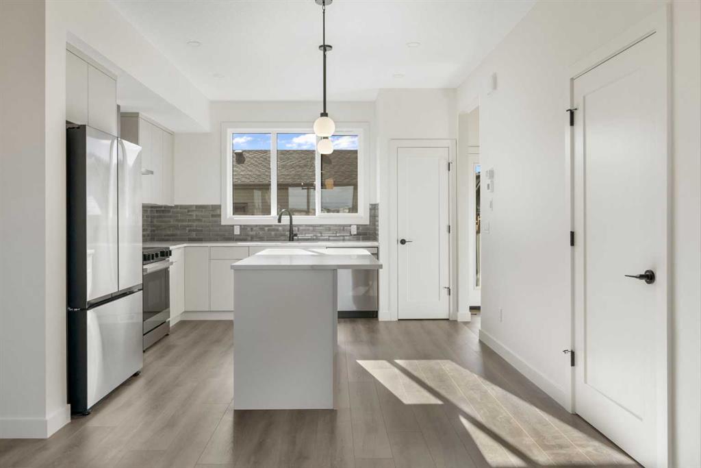 Picture for 215 Belvedere Avenue SE https://www.cirrealty.ca/reb/creb/05/A2265805_14.jpg
