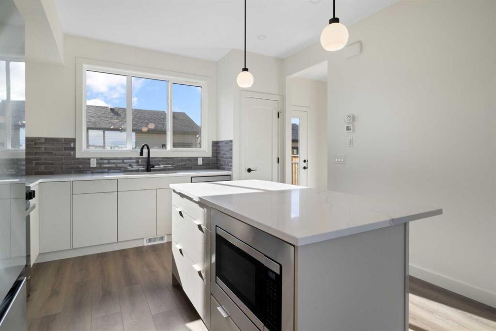 Picture for 215 Belvedere Avenue SE https://www.cirrealty.ca/reb/creb/05/A2265805_17.jpg