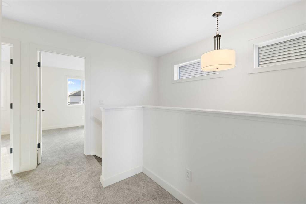 Picture for 215 Belvedere Avenue SE https://www.cirrealty.ca/reb/creb/05/A2265805_24.jpg