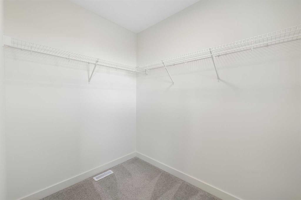 Picture for 215 Belvedere Avenue SE https://www.cirrealty.ca/reb/creb/05/A2265805_30.jpg