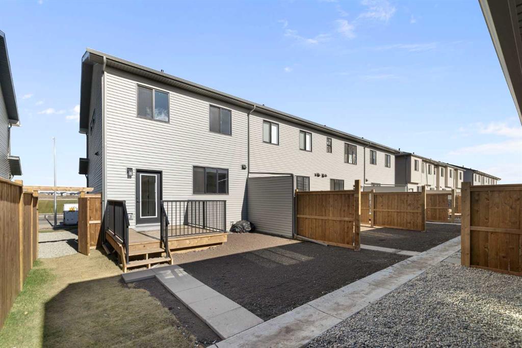 Picture for 215 Belvedere Avenue SE https://www.cirrealty.ca/reb/creb/05/A2265805_36.jpg