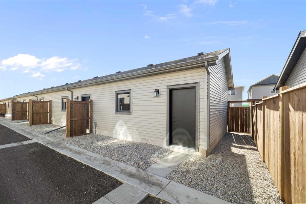 Picture for 215 Belvedere Avenue SE https://www.cirrealty.ca/reb/creb/05/A2265805_37.jpg