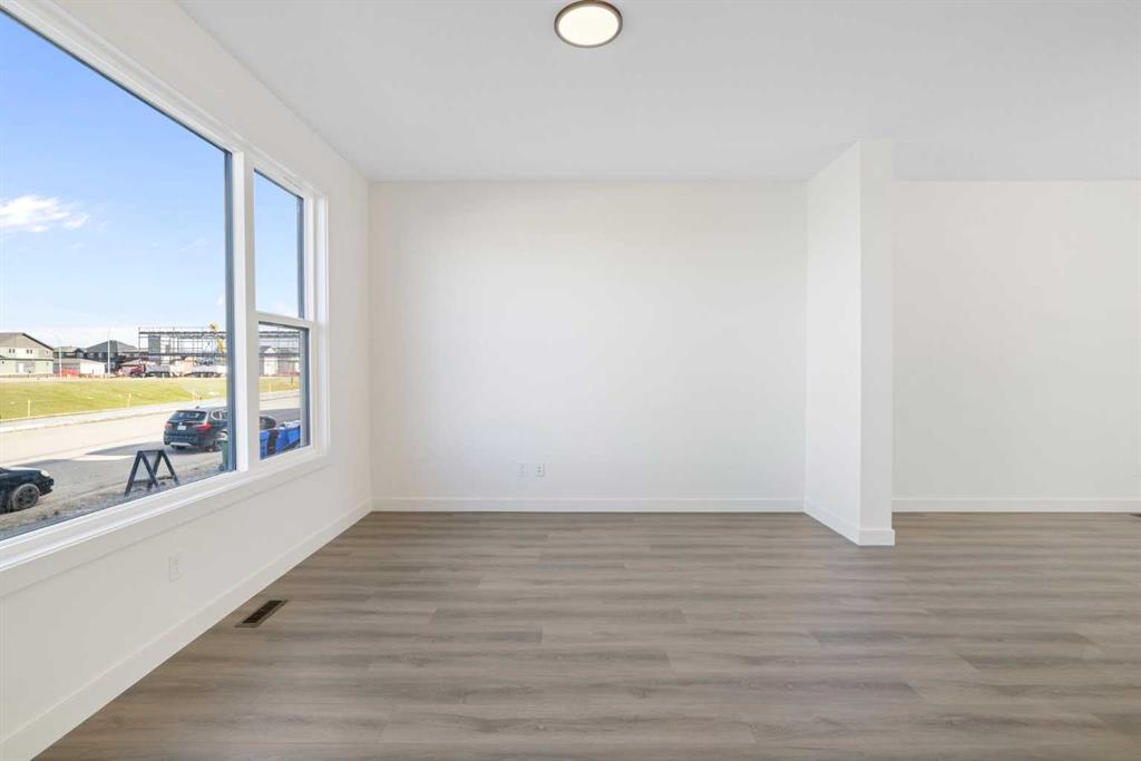 Picture for 215 Belvedere Avenue SE https://www.cirrealty.ca/reb/creb/05/A2265805_8.jpg