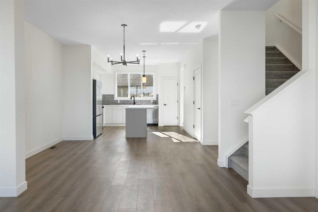 Picture for 215 Belvedere Avenue SE https://www.cirrealty.ca/reb/creb/05/A2265805_9.jpg