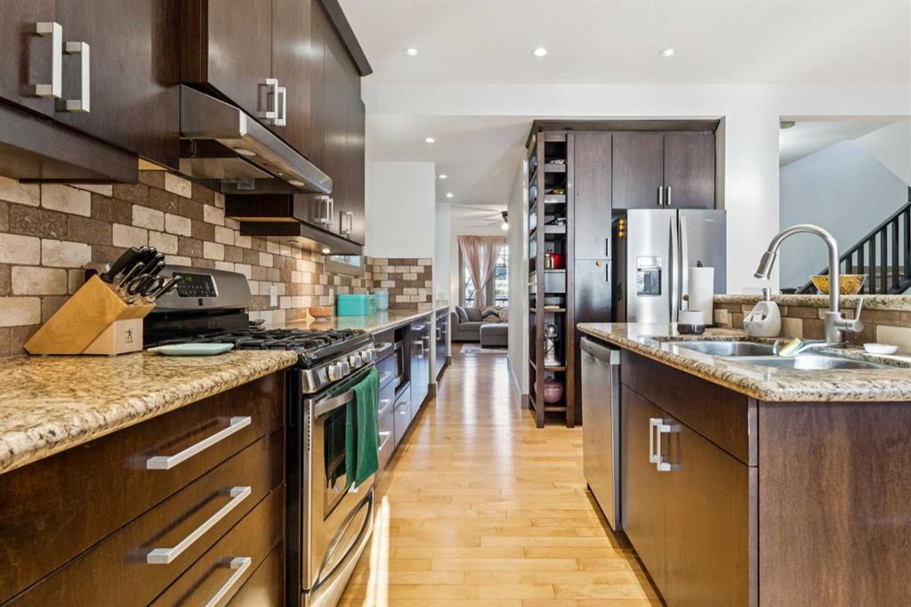 Picture for 1827 Westmount Road NW