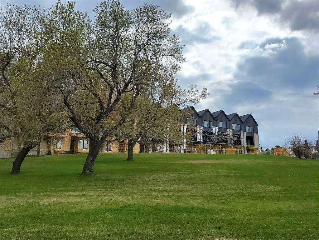 Picture for 1426 23 Avenue NW