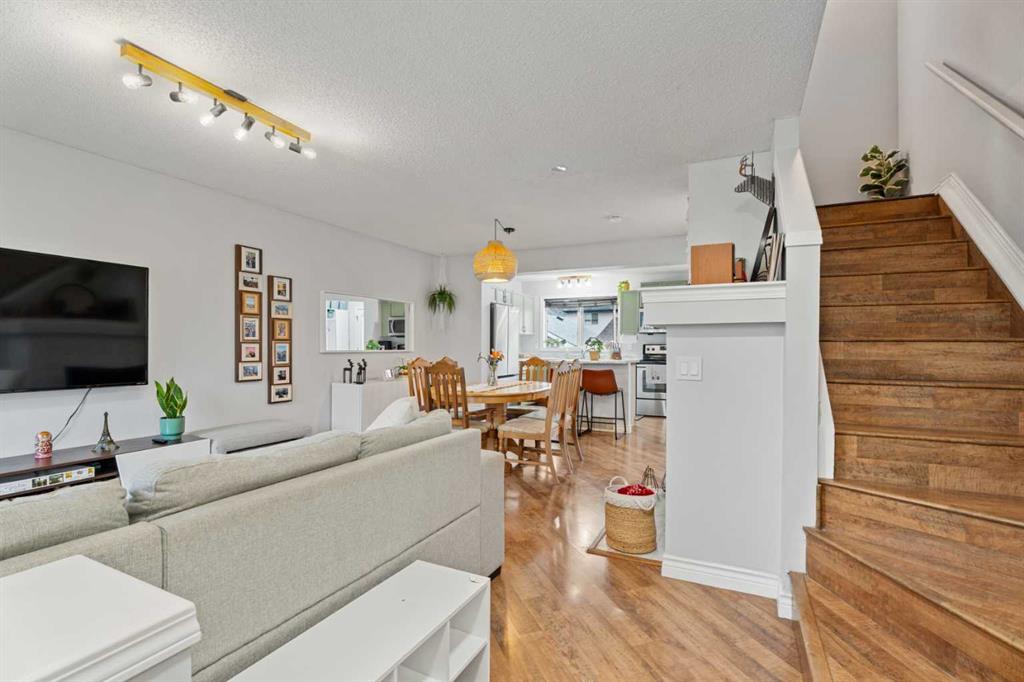 Picture for 242 Elgin Place SE