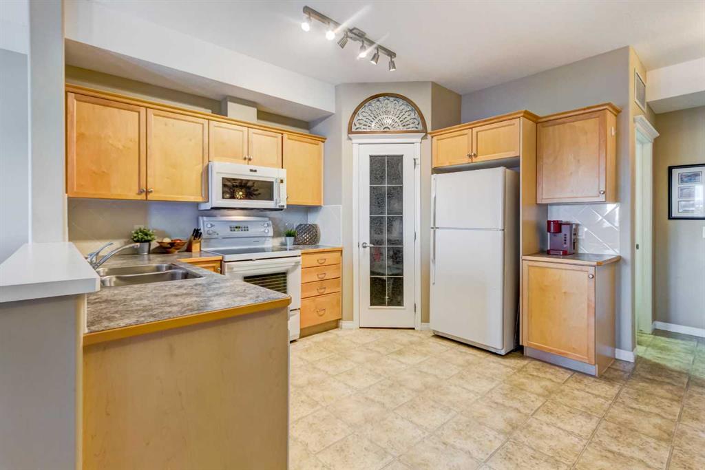 Picture for 413, 15 Everstone Drive SW