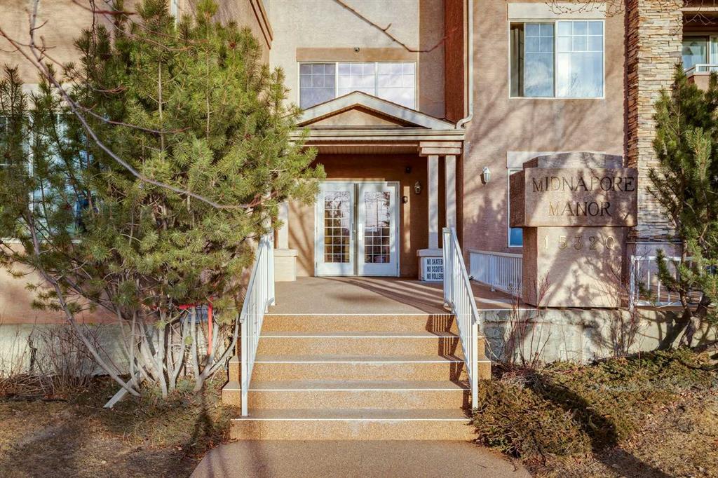 Picture for 302, 15320 Bannister Road SE