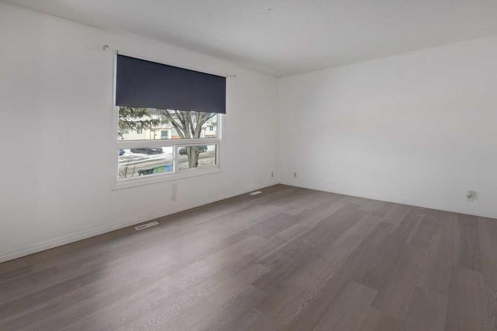 Picture for 27 Castleglen Road NE