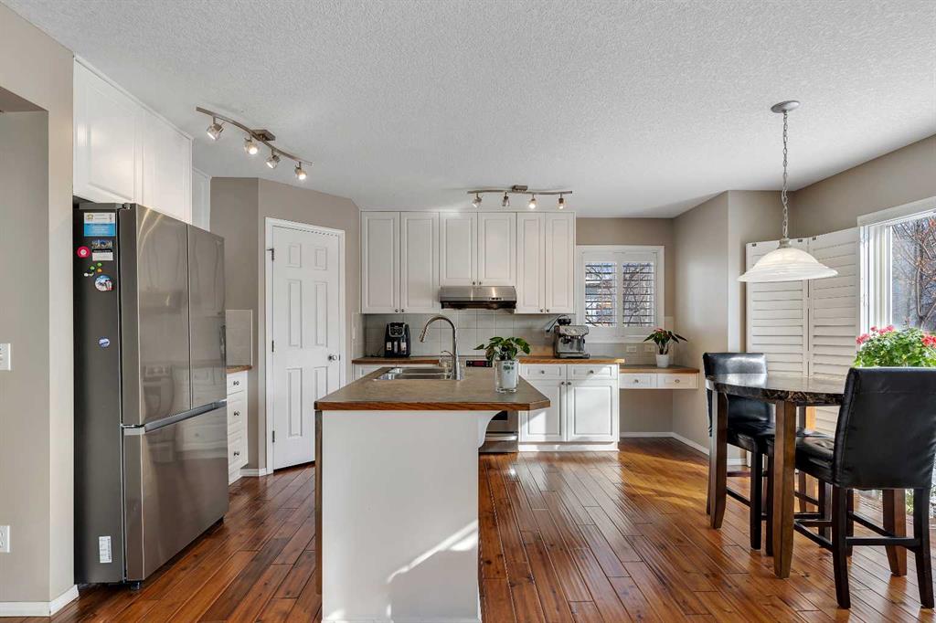 Picture for 153 Harvest Grove Close NE