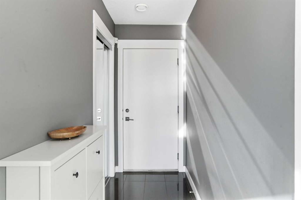 Picture for 33, 111 Rainbow Falls Gate 