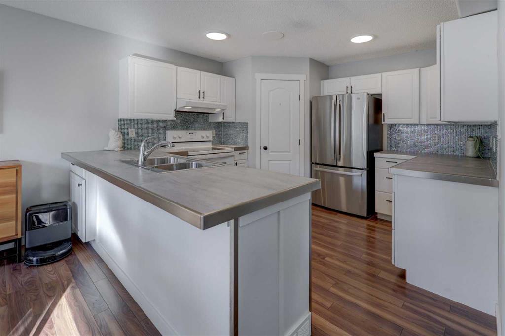 Picture for 124 Stonegate Close NW