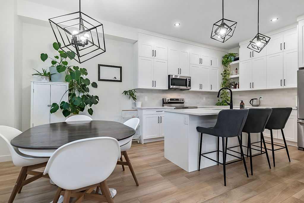 Picture for 4, 4411 17 Avenue NW