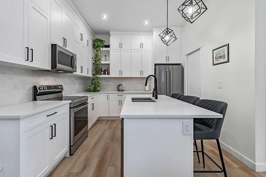 Picture for 4, 4411 17 Avenue NW