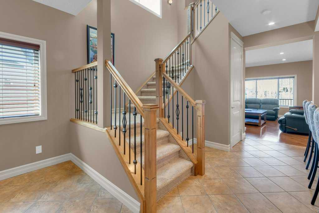 Picture for 44 Mahogany Rise SE