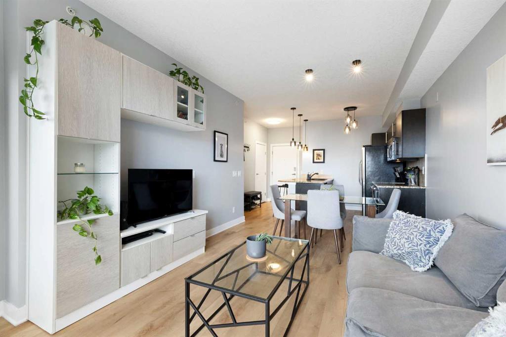 Picture for 303, 2307 14 Street SW