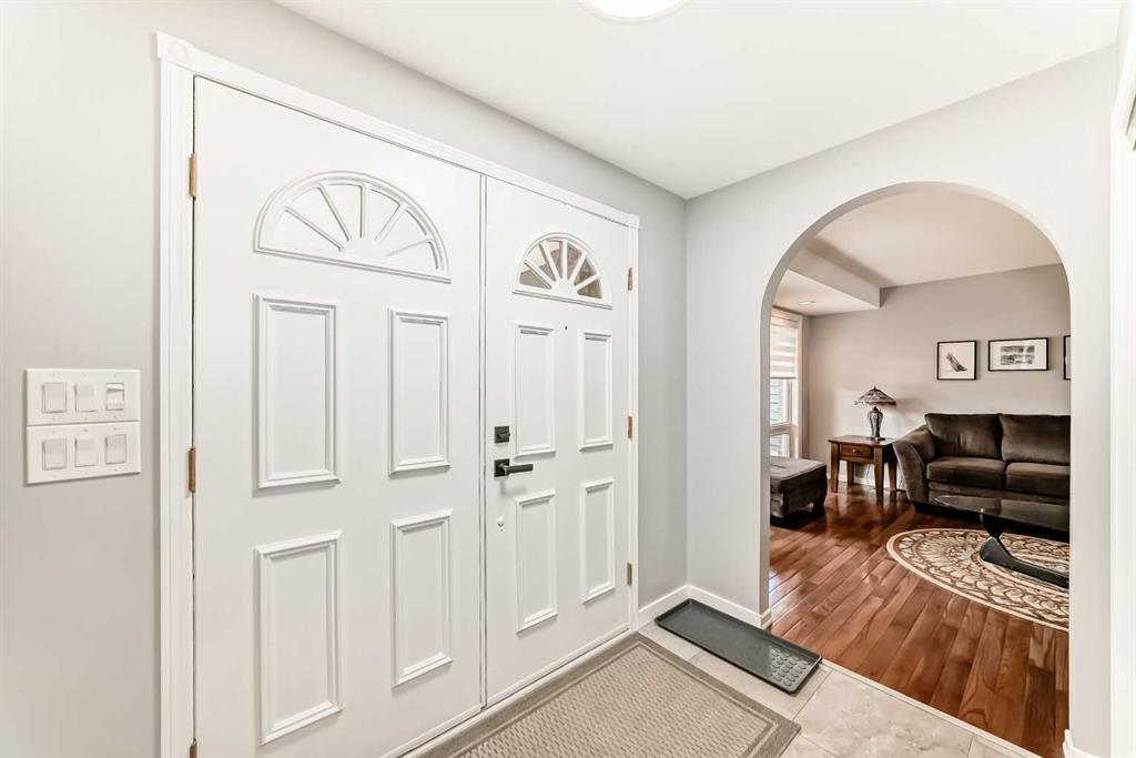 Picture for 75 Sunmount Crescent SE