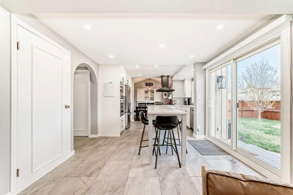 Picture for 75 Sunmount Crescent SE