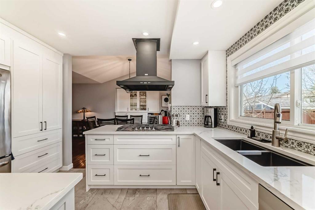 Picture for 75 Sunmount Crescent SE