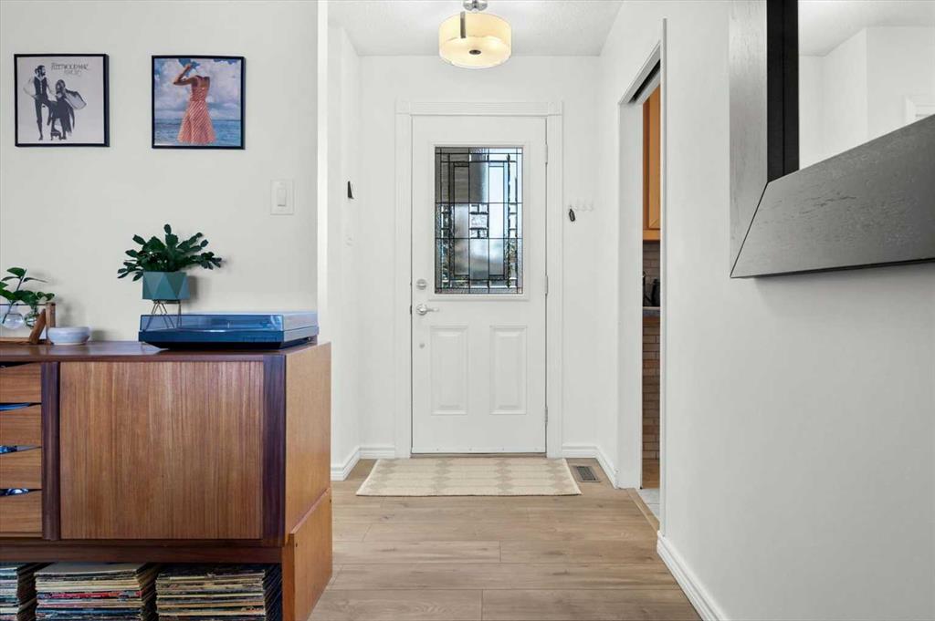 Picture for 20 Brampton Crescent SW