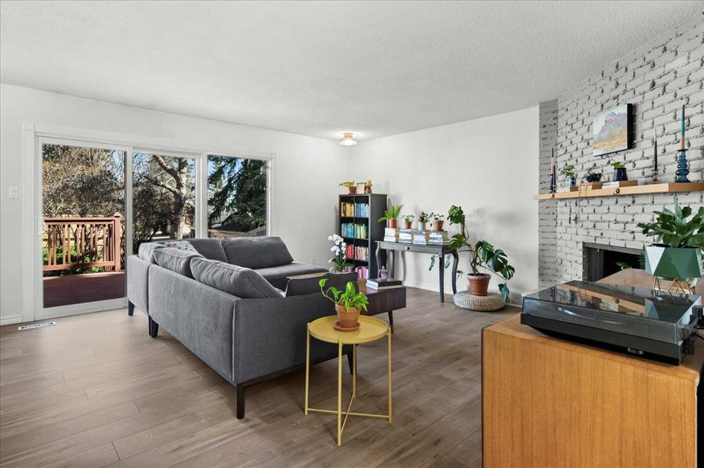 Picture for 20 Brampton Crescent SW