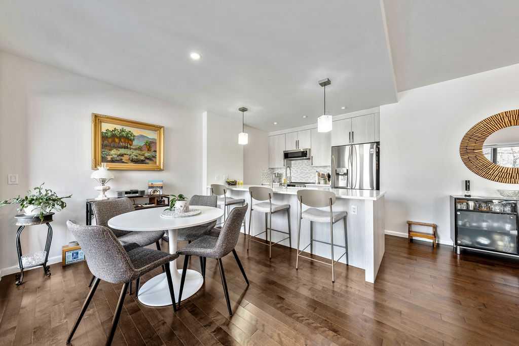 Picture for 207, 414 Meredith Road NE
