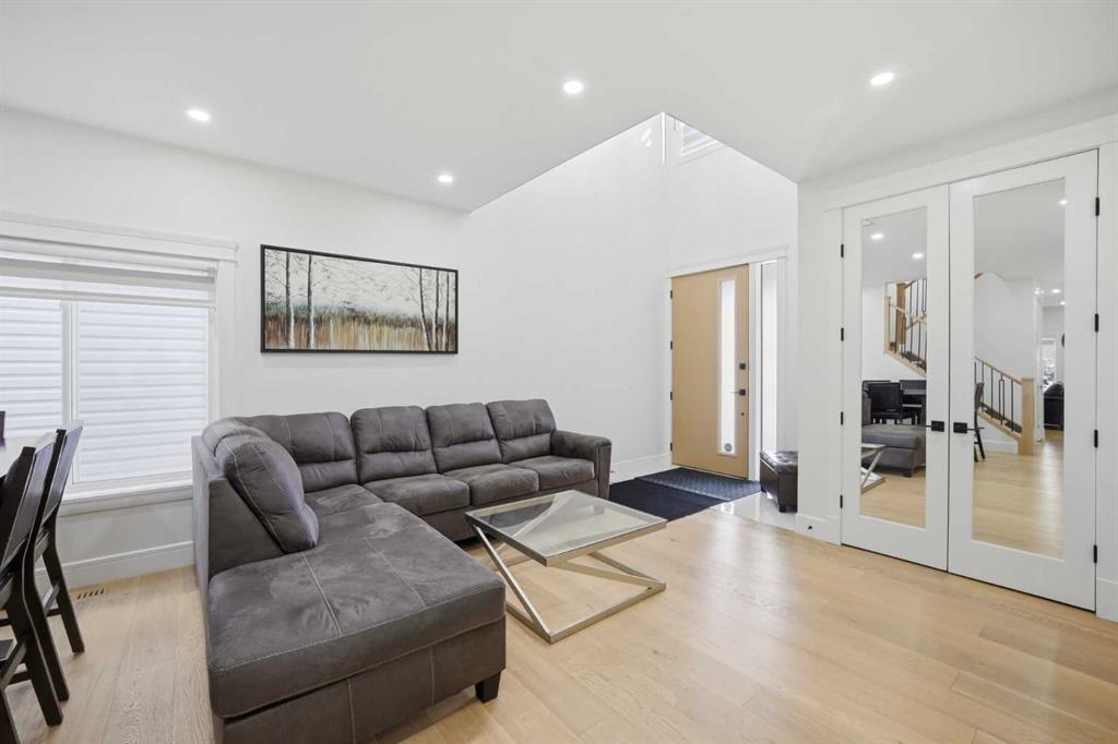 Picture for 15 Saddlecrest Link NE