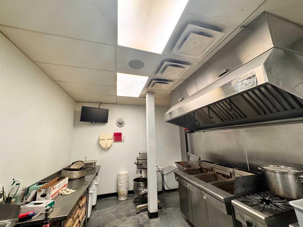 Picture for 123 Any Street NW https://www.cirrealty.ca/reb/creb/06/A2261506_9.jpg
