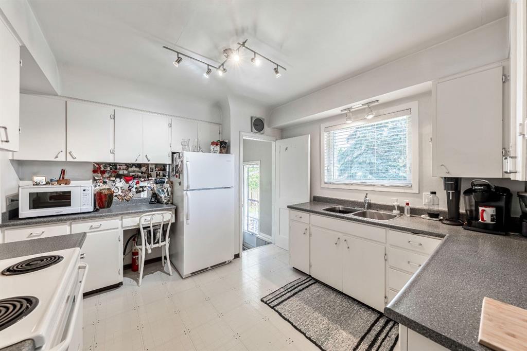 Picture for 2616 28 Street SW https://www.cirrealty.ca/reb/creb/06/A2265306_15.jpg