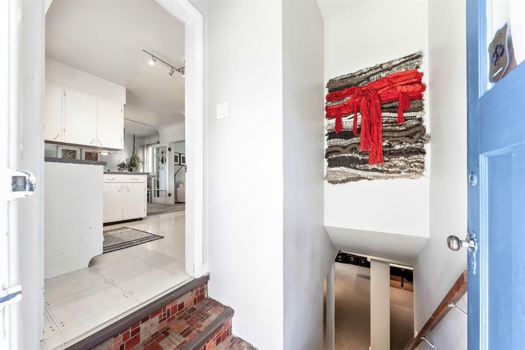 Picture for 2616 28 Street SW https://www.cirrealty.ca/reb/creb/06/A2265306_23.jpg