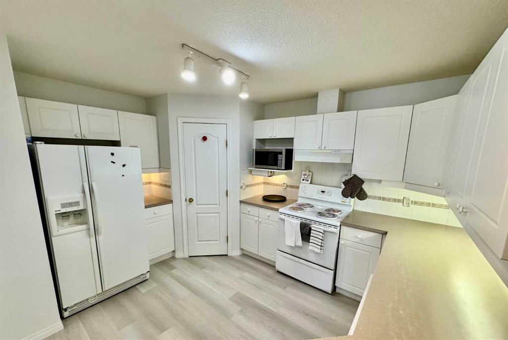 Picture for 210, 4507 45 Street SW