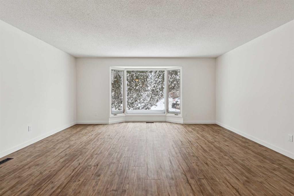 Picture for 220 Templeby Place NE