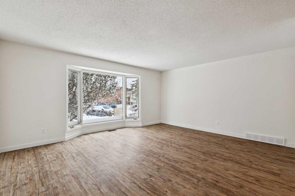 Picture for 220 Templeby Place NE