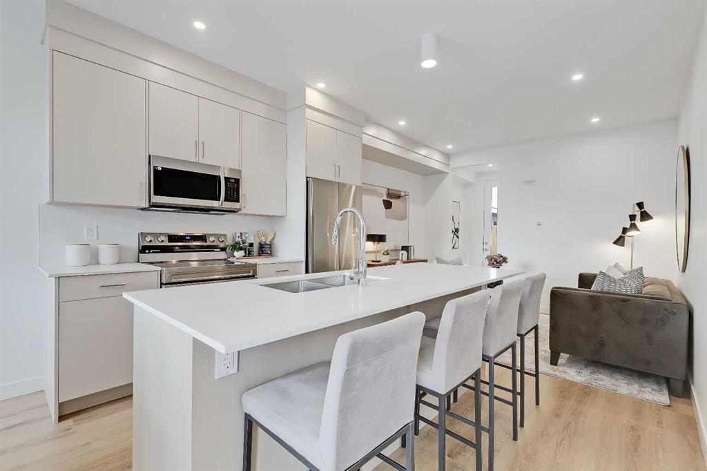 Picture for 2, 828 8 Avenue NE