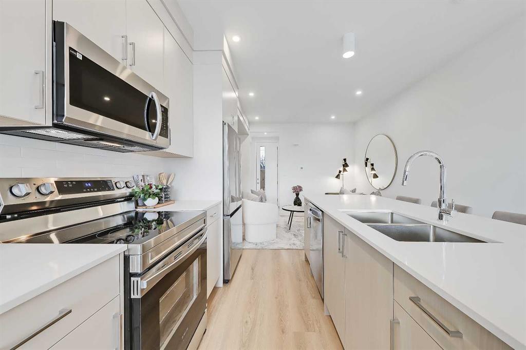 Picture for 2, 828 8 Avenue NE