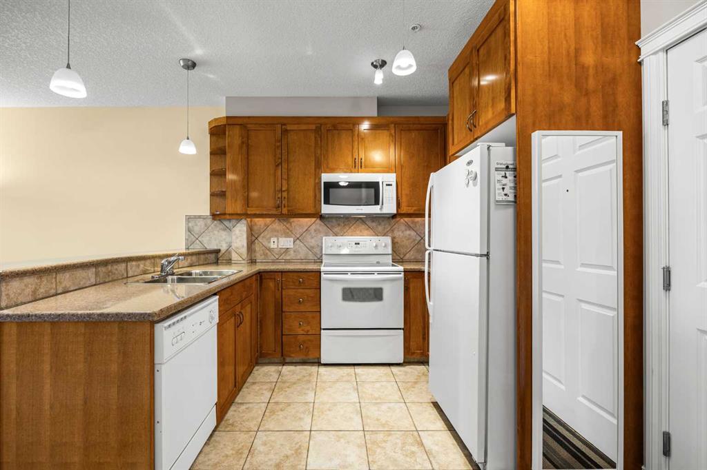 Picture for 6309, 14 Hemlock Crescent SW