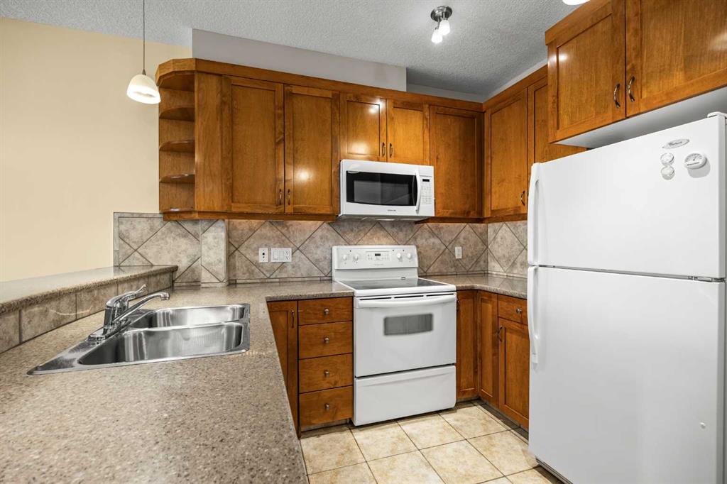 Picture for 6309, 14 Hemlock Crescent SW